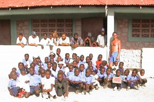 Motion - Photo de groupe avec les écoliers